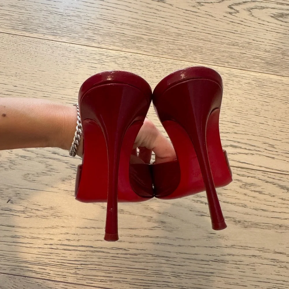 Christian Louboutin Red Patent Peep-Toedolly sandal - Picture 2 of 4